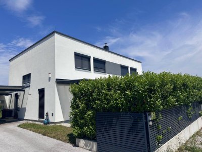 Moderne Doppelhaushälfte mit Keller und Carport zu mieten!