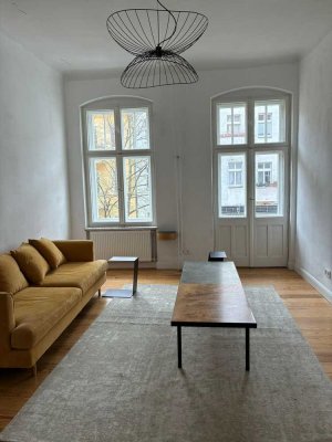 Zuhause mit drei Zimmern, Wohnküche und Balkon in Berlin Neukölln