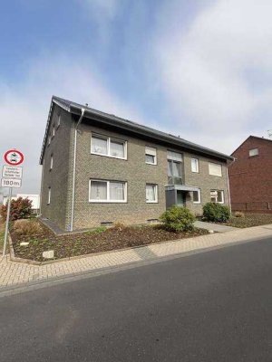 Schöne 3 Zi-DG-Wohnung mit Balkon in Kleingladbach.