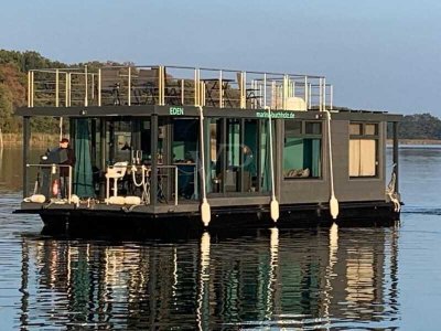 Neuwertiges luxuriöses Hausboot mit Liegeplatz am Schweriner See – exklusives Wohngefühl