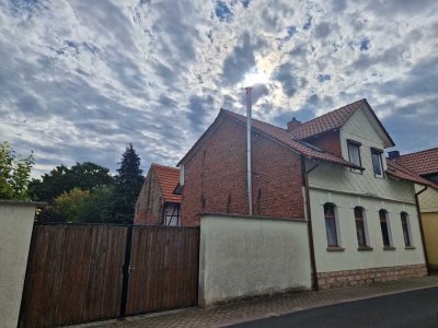 Einfamilienhaus mit Nebengelass, 2 Garagen,Carport,Garten mit Baumbestand, Gewächshaus und Pool