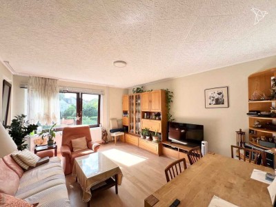 BLICK INS GRÜNE � Geräumige 3-Zimmer-Wohnung mit Balkon in Schwalbach am Taunus!