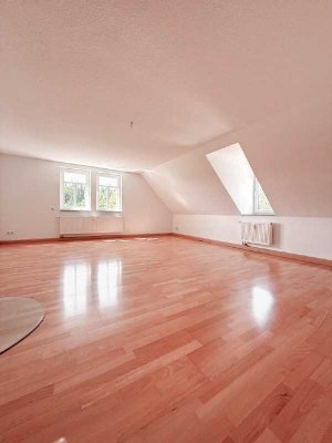IDYLLISCH IM ERZGEBIRGE! Tolle 4-Raum Wohnung mit Kamin