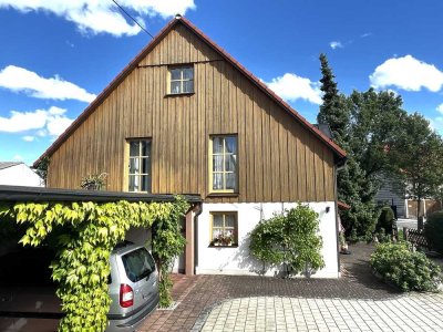 2-Familienhaus mit Ferien-Wohnungen, DG-Ausbau vorbereitet, 3er Carport und 4 STP in Waldberg kaufen