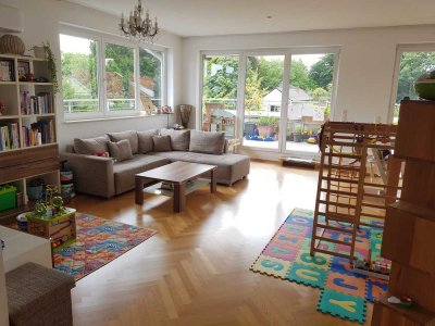 Ruhige 4-Zimmer-Penthouse-Wohnung mit Balkon in Köln Weiden