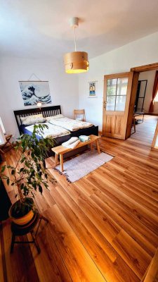 2,5-Zimmer-Wohnung im Grünen , kernsaniert, möbliert, FBH, Wärmepumpe, 20 min. nach Berlin