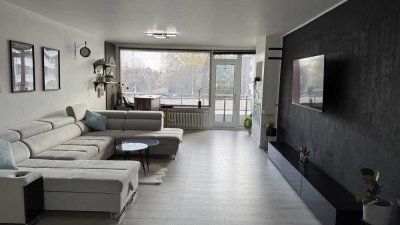 Luxuriöse, voll möblierte 3,5-Zimmer-Wohnung mit Balkon im 3. OG in Köln-Weiden