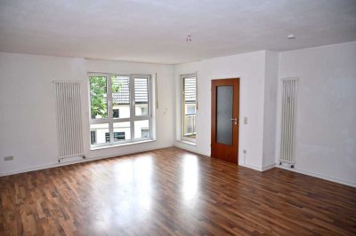 Schöne und vollständig renovierte 2,5-Zimmer-Wohnung mit Balkon in Unna