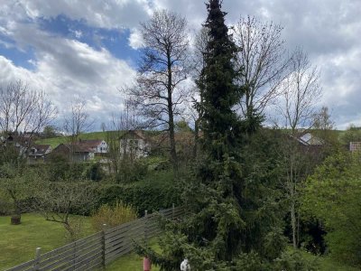 Helle und ruhige 3-Zimmer-Wohnung mit Balkon und Einbauküche