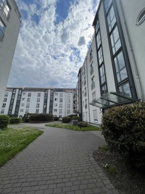 BEZUGSFREI AB SOFORT: 2-RWG MIT EBK, 1 MONAT KALTMIETFREI, TERRASSE
