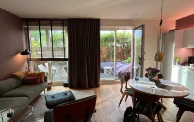 Teilmöblierte exklusive 3-Zimmer-Wohnung im 1. OG mit Terrasse und Balkon in Hamburg-St. Georg