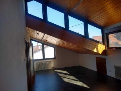 Exklusive, gepflegte 2,5-Zimmer-Dachgeschosswohnung in Fellbach