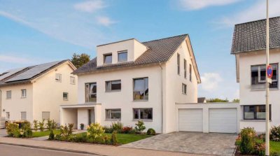 Wohnen auf zwei Ebenen: Moderne Maisonettewohnung mit Loggia und Garage