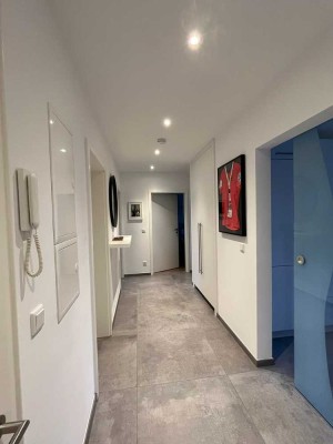 Neuwertige Wohnung mit drei Zimmern sowie Balkon und EBK in Mönchengladbach