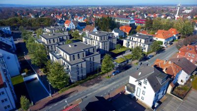 Neuwertige Wohnung mit drei Zimmern sowie Balkon und Einbauküche in Lübbecke