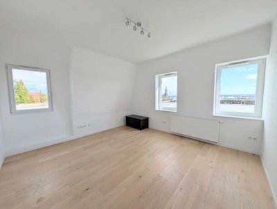 Top-Sanierte 3,5 Zimmer Wohnung - frei ab Mai - EBK vorhanden, Stellplätze vor dem Haus