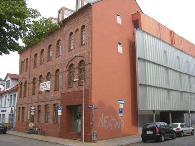 Geräumige 3-Zimmer-Wohnung mit Balkon und Personenaufzug in der Schelfstadt zu mieten!