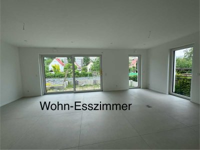 Erstbezug - Wohntraum auf über 240 qm Nutzfläche: Moderne Doppelhaushälfte in Berlin-Lichtenberg