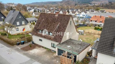 Viel Platz für Ihre Ideen: Großzügiges EFH mit ELW, Doppelgarage und Stellplätze in ruhiger Lage