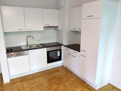 Erstbezug: Ruhiger 2 ZIMMER-NEUBAU + große Terrasse 12m² + neue Einbauküche + neue Sanitäranlagen!