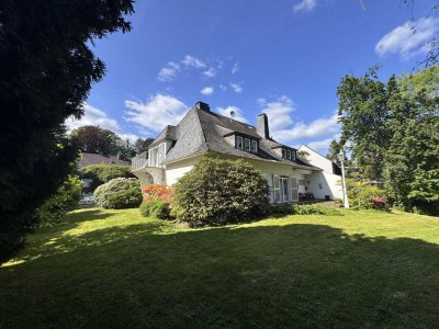 Traumhafte Villa mit großem Garten & Potential