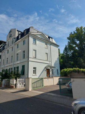 Exklusive, gepflegte 1,5 Raum-DG-Wohnung in Frankfurt am Main