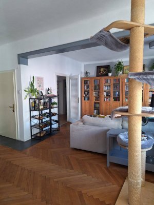 102 m² Altbau-Charme beim Volksgarten – 2 Balkone, 2 Schlafzimmer, Top-Lage Linz-Zentrum