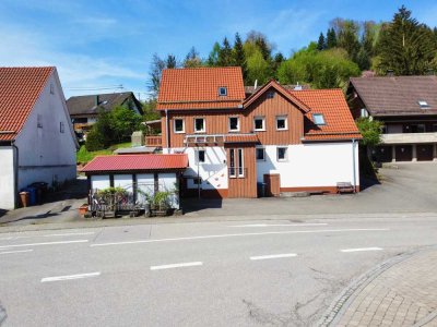 Ein Zuhause für die ganze Familie – Saniertes  Einfamilienhaus mit Garten & Carport