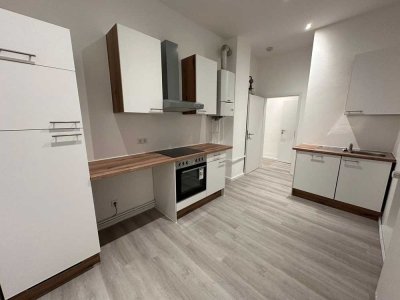 Lichtdurchflutete, sanierte 4-Zimmer-Wohnung mit stilvoller EBK – perfekt für WGs