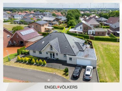 Familientraum auf zwei Ebenen – Großzügiger Bungalow mit Dachausbau und Garten