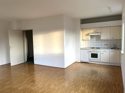 Attraktive helle Singlewohnung! Perfekte Pendler-/Starterwohnung mit Parkplatz!