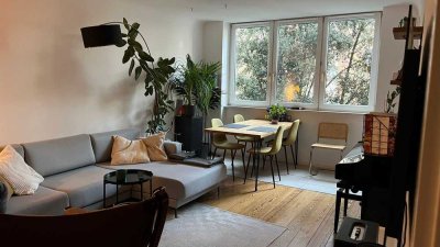 Charmante, helle und ruhige 2-Zimmer-Altbauwohnung mit Blick ins Grüne