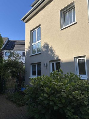 Freundliches und gepflegtes 5,5-Zimmer-Reihenendhaus mit geh. Innenausstattung und EBK