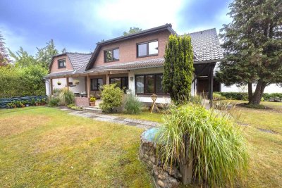 Doppelhaushälfte in Espelkamp mit 2 Wohneinheiten, großem Garten, Doppelgarage & PV-Anlage