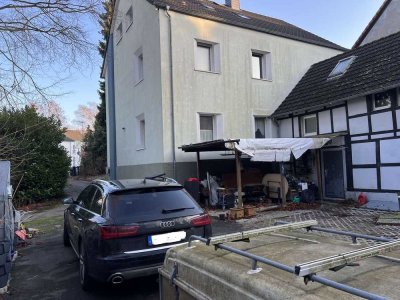 Sanierungsbedürftiges Mehrfamilienhaus auf übergroßem Grundstück in direkter Nachbarschaft der TU
