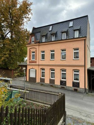 Großzügiges, freistehendes Mehrfamilienhaus mit Nebengebäude in Oelsnitz/Vogtland