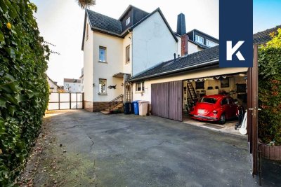 Einfamilienhaus mit Doppelgarage auf großem Grundstück