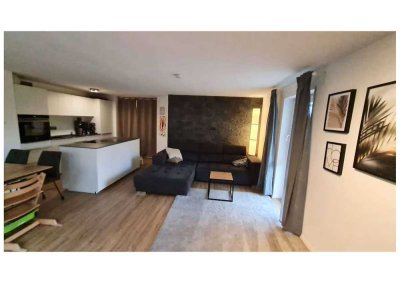 Geschmackvolle, neuwertige 3-Zimmer-EG-Wohnung mit geh. Innenausstattung mit Balkon und EBK