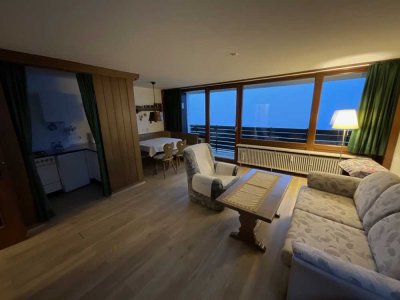 Ruhe, Natur mitten im Schwarzwald
2-Zimmer-Appartement mit EBK und TG-Platz.
Neuwertiger Zustand.