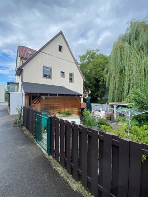 Charmantes Zweifamilienhaus mit tollem Garten