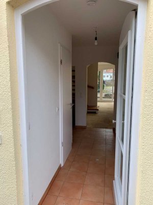 Schön geschnittenes Reihenhaus in ruhiger Lage mit Hobbykeller