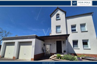 Zweifamilienhaus mit Weitblick, Doppelgarage & Entwicklungspotenzial in ruhiger Lage