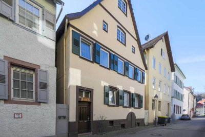 Wohnen mit Geschichte: Denkmalgeschütztes Zweifamilienhaus