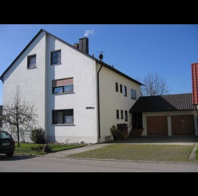 Modernisierte 2,5-Raum-Wohnung mit Balkon und Einbauküche in Neuburg Laisacker