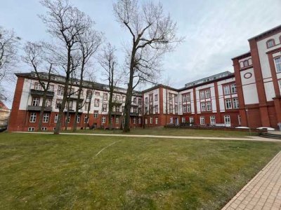 Von privat: Freundliche 2-Zimmer-Erdgeschosswohnung mit Terasse und EBK in Schwerin