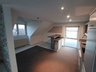 Gepflegte 2-Zimmer Penthousewohnung mit Balkon in Laupheim - Untersulmetingen