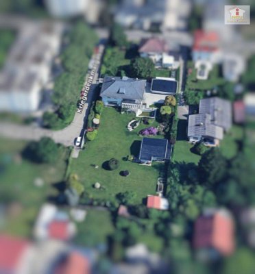 Villa mit 230m² und 2.243m² Baugrund mit Pool und 60m² Gartenhaus in Waidmannsdorf - Superlage