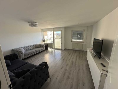 Vollständig renovierte 2-Raum-Wohnung mit Balkon und Einbauküche in Fürstenfeldbruck
