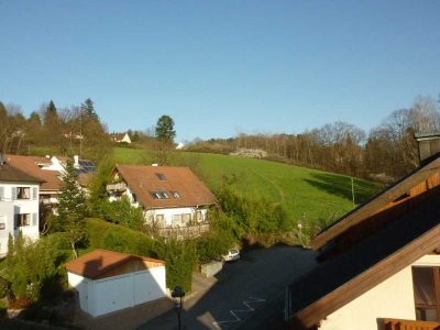 Perfekter Zweitwohnsitz: 1-Zi-DG-Whg, Wohnküche inkl EBK, BAD-Lichtental