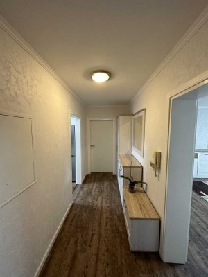 **MÖBLIERTE 3-Raum-Wohnung mit gehobener Innenausstattung mit Balkon und Einbauküche in Künzelsau**